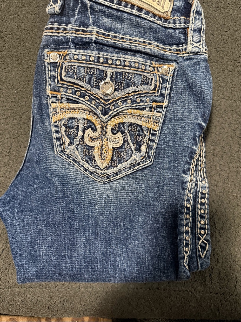 Women’s Size 26 Rock Revival Bootcut Blue Rhinestone Embroidered Pocket Jeans.